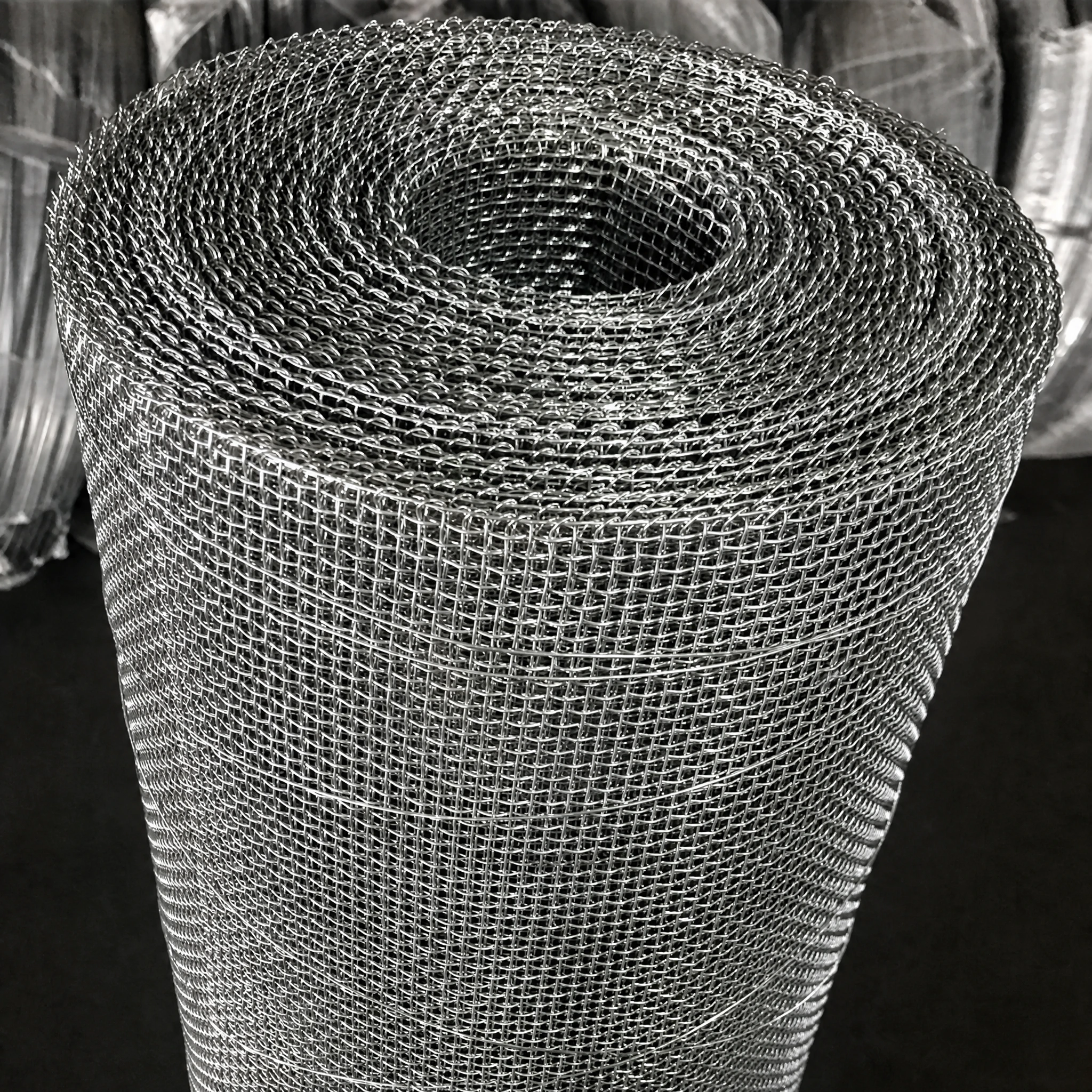 Square wire mesh openings for industrial use