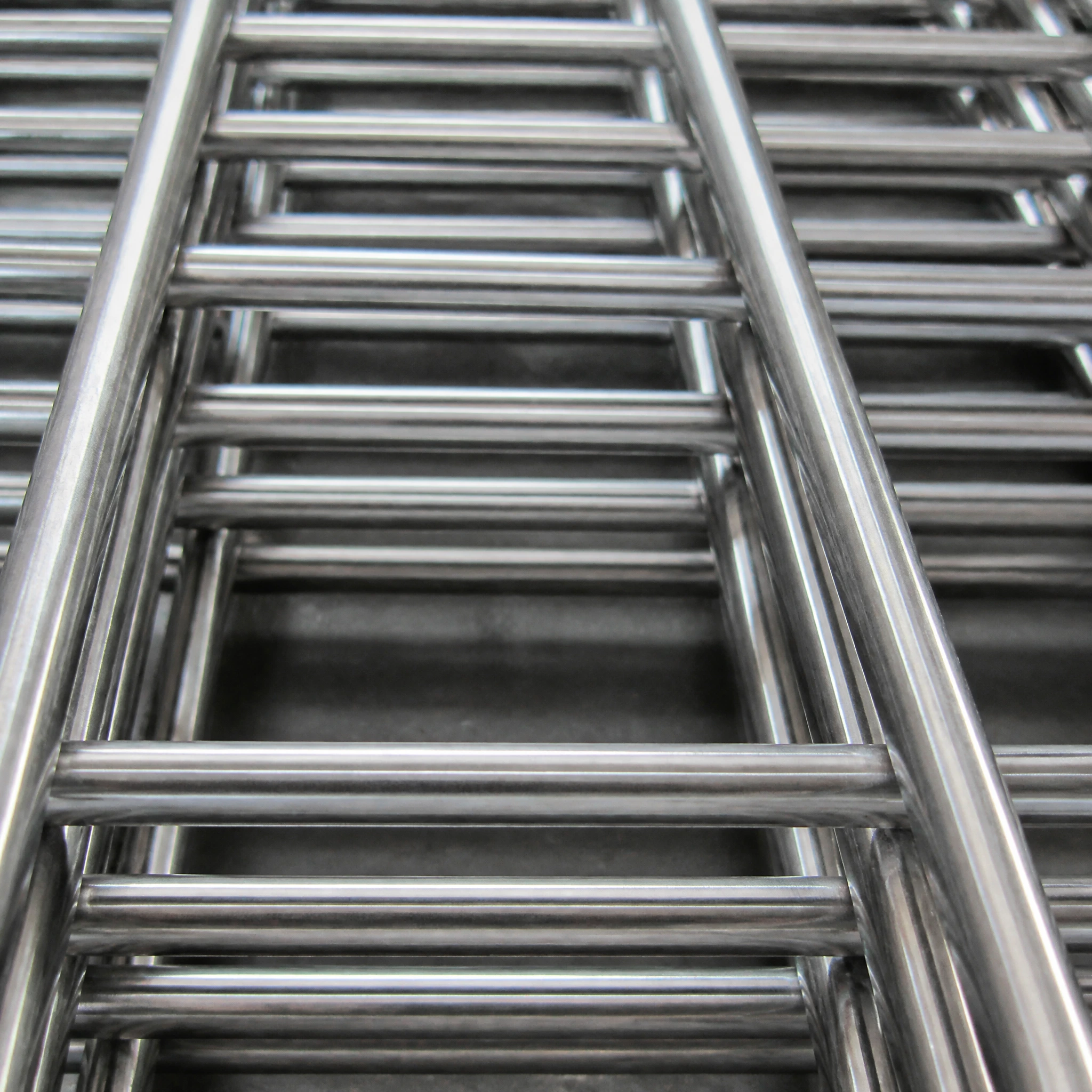 Welded wire mesh panel production and packaging